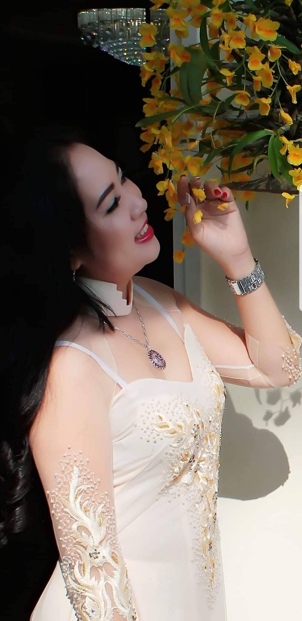 Nhan sắc vợ 3, kém 29 tuổi của "vua hài" từng cầm 300 cây vàng mua siêu xe, giờ bán cơm tấm- Ảnh 6.