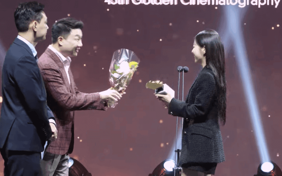 Không biết ăn gì mà mỹ nhân này cứ trẻ mãi thế: Đây là 18 tuổi chứ 35 nỗi gì, soi cả ngày không thấy nếp nhăn