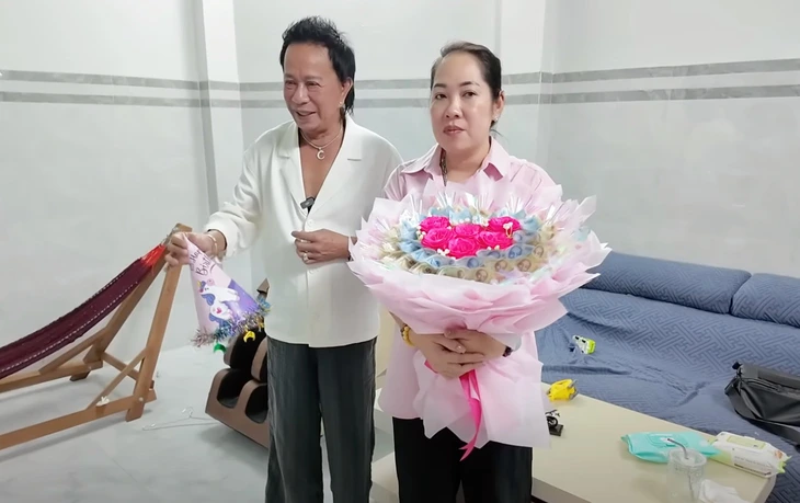 Nhan sắc vợ 3, kém 29 tuổi của "vua hài" từng cầm 300 cây vàng mua siêu xe, giờ bán cơm tấm- Ảnh 11.