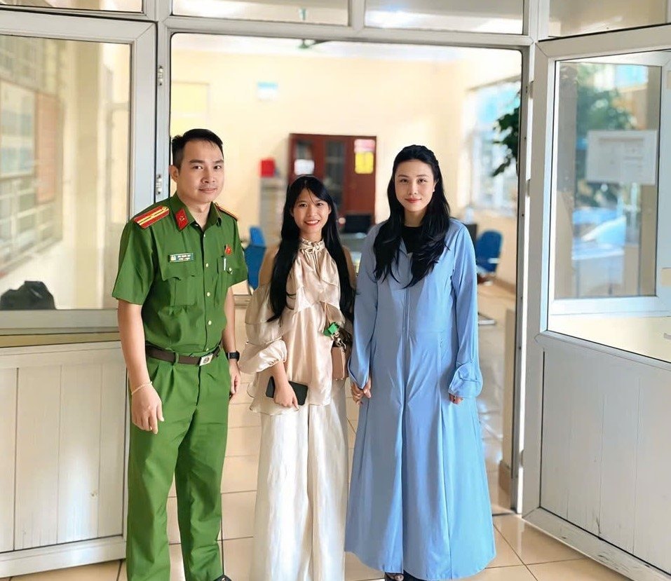 Chuyển khoản 750 triệu đồng vào một tài khoản ACB, người phụ nữ SN 1996 vừa giao dịch thành công đã vội báo công an- Ảnh 2.