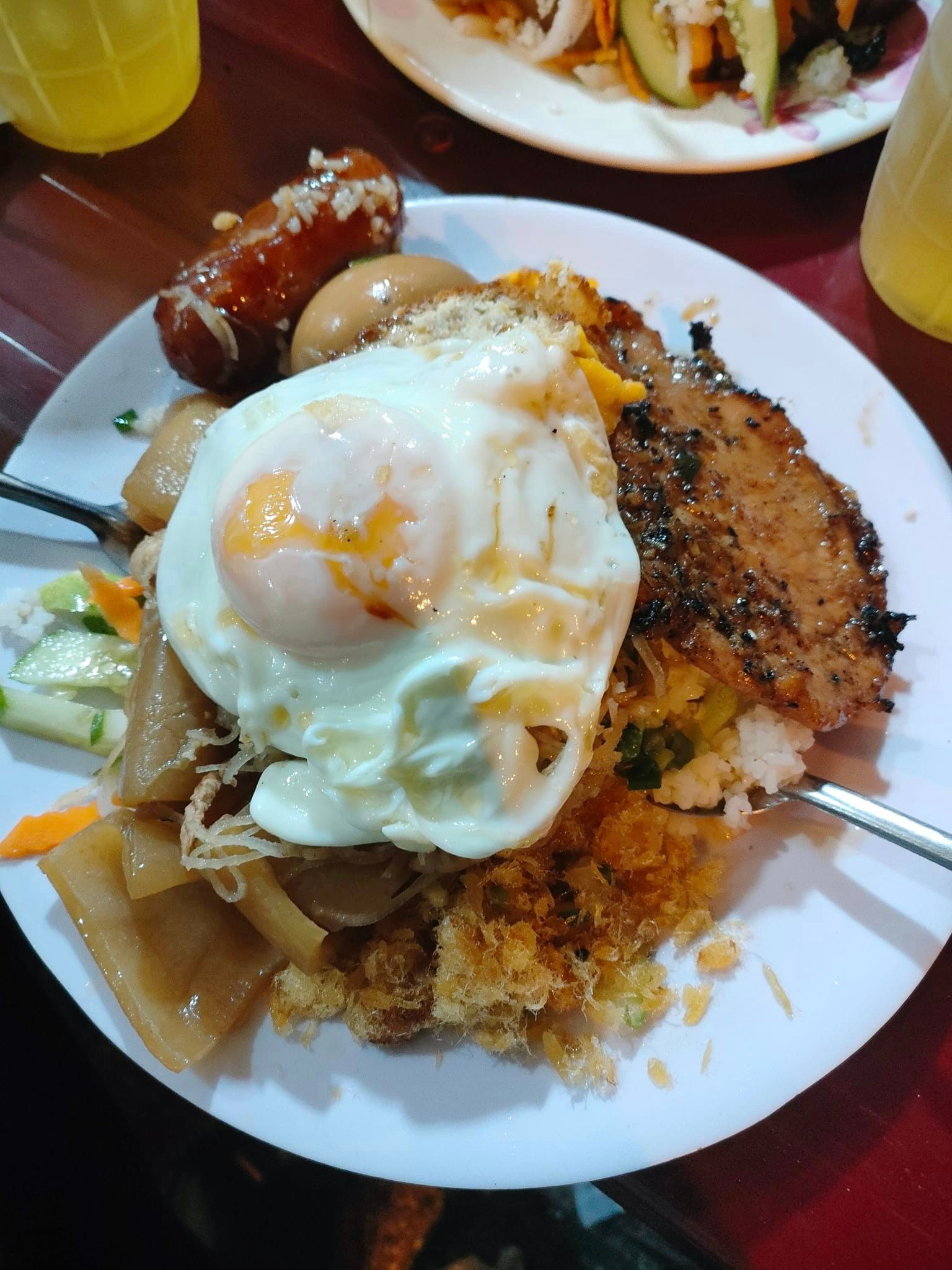 Trấn Thành ra phường Bình Tây ăn 