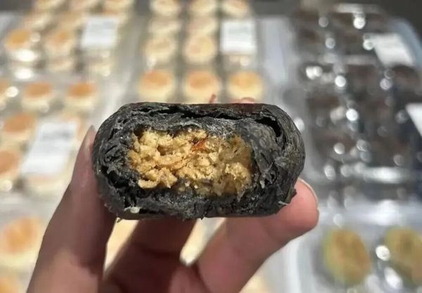 Ra mắt bánh trung thu nhân dế, hương vị thế nào?- Ảnh 2. Ra mắt bánh trung thu nhân dế, hương vị thế nào?- Ảnh 2.