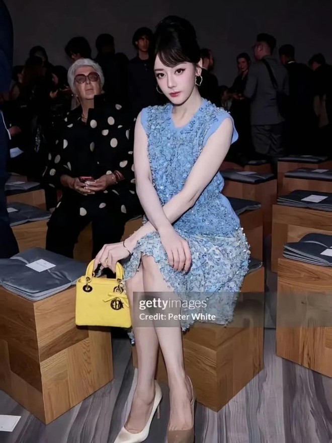 Dior gửi giày long gót cho Địch Lệ Nhiệt Ba- Ảnh 6.