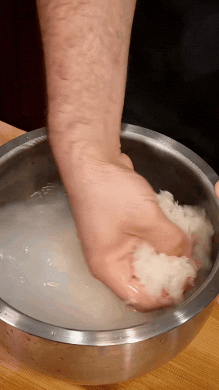 Chàng Tây mê mẩn ẩm thực Việt: Chăm chỉ nấu ăn ở nhà, món gì cũng "dám" thử, kỹ năng "chuẩn cơm mẹ nấu" khiến người Việt xem cũng phải trầm trồ- Ảnh 11.