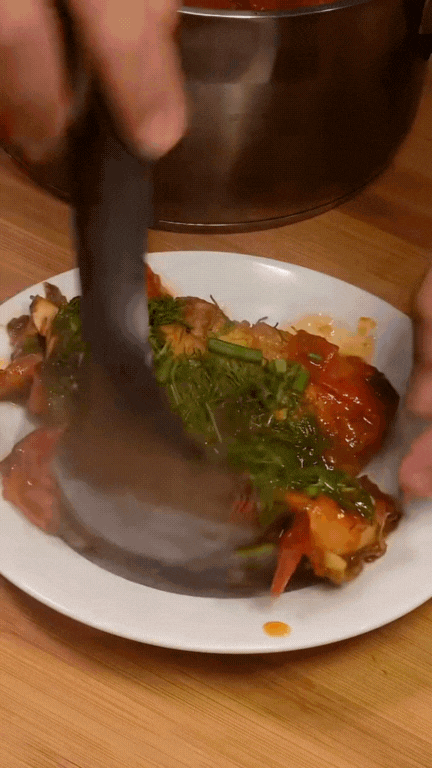 Chàng Tây mê mẩn ẩm thực Việt: Chăm chỉ nấu ăn ở nhà, món gì cũng "dám" thử, kỹ năng "chuẩn cơm mẹ nấu" khiến người Việt xem cũng phải trầm trồ- Ảnh 10.