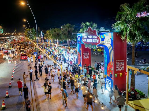 Mùa Trung thu chưa từng có ở Quảng Ninh: Đoàn xe đèn lồng khổng lồ kết hợp bắn pháo hoa nghệ thuật- Ảnh 3.