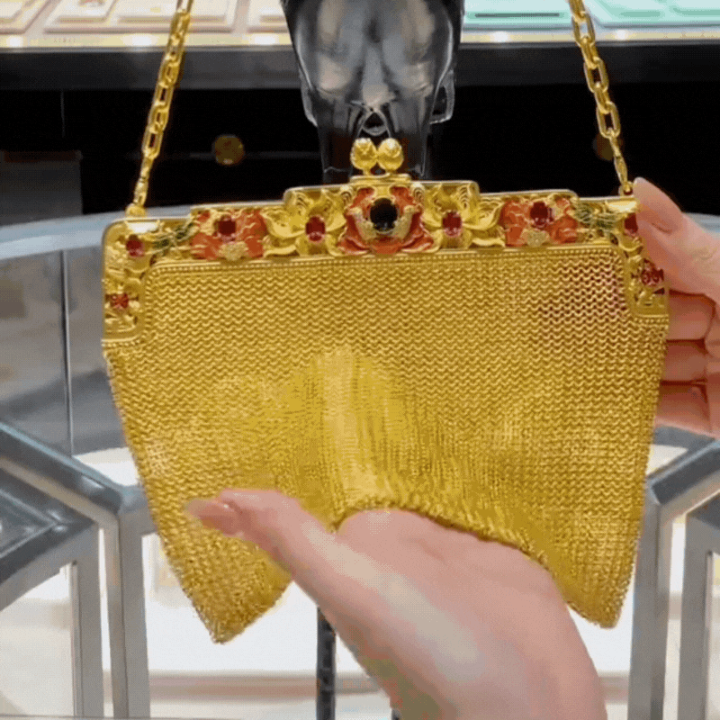 “Rửa mắt” với cuộc sống xa hoa của phú bà U35: Shopping ngọc ngà châu báu, tậu 99 món vàng ròng và biệt phủ cho con gái 3 tuổi!- Ảnh 5.