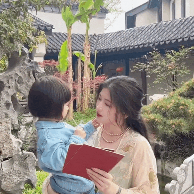 “Rửa mắt” với cuộc sống xa hoa của phú bà U35: Shopping ngọc ngà châu báu, tậu 99 món vàng ròng và biệt phủ cho con gái 3 tuổi!- Ảnh 9.