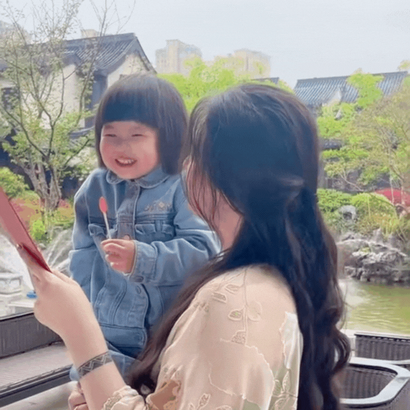 “Rửa mắt” với cuộc sống xa hoa của phú bà U35: Shopping ngọc ngà châu báu, tậu 99 món vàng ròng và biệt phủ cho con gái 3 tuổi!- Ảnh 11.
