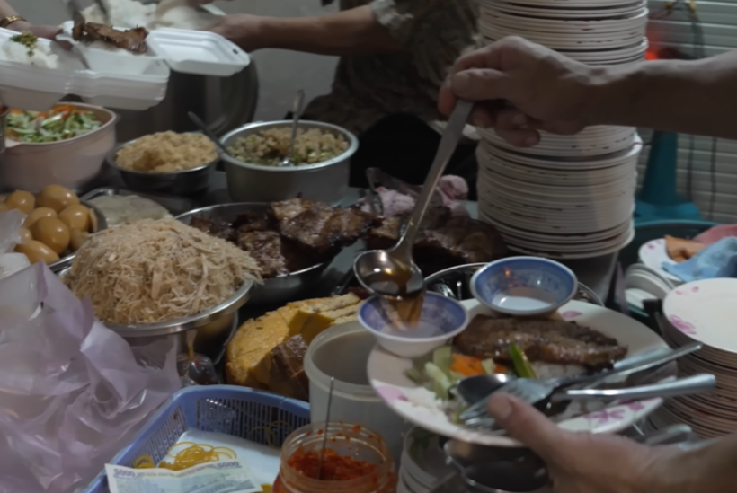 Trấn Thành ra phường Bình Tây ăn 