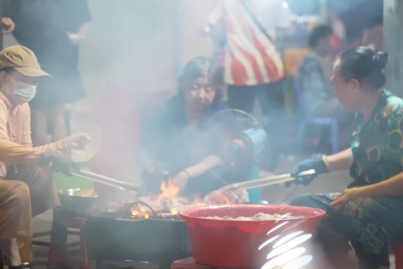 Trấn Thành ra phường Bình Tây ăn 