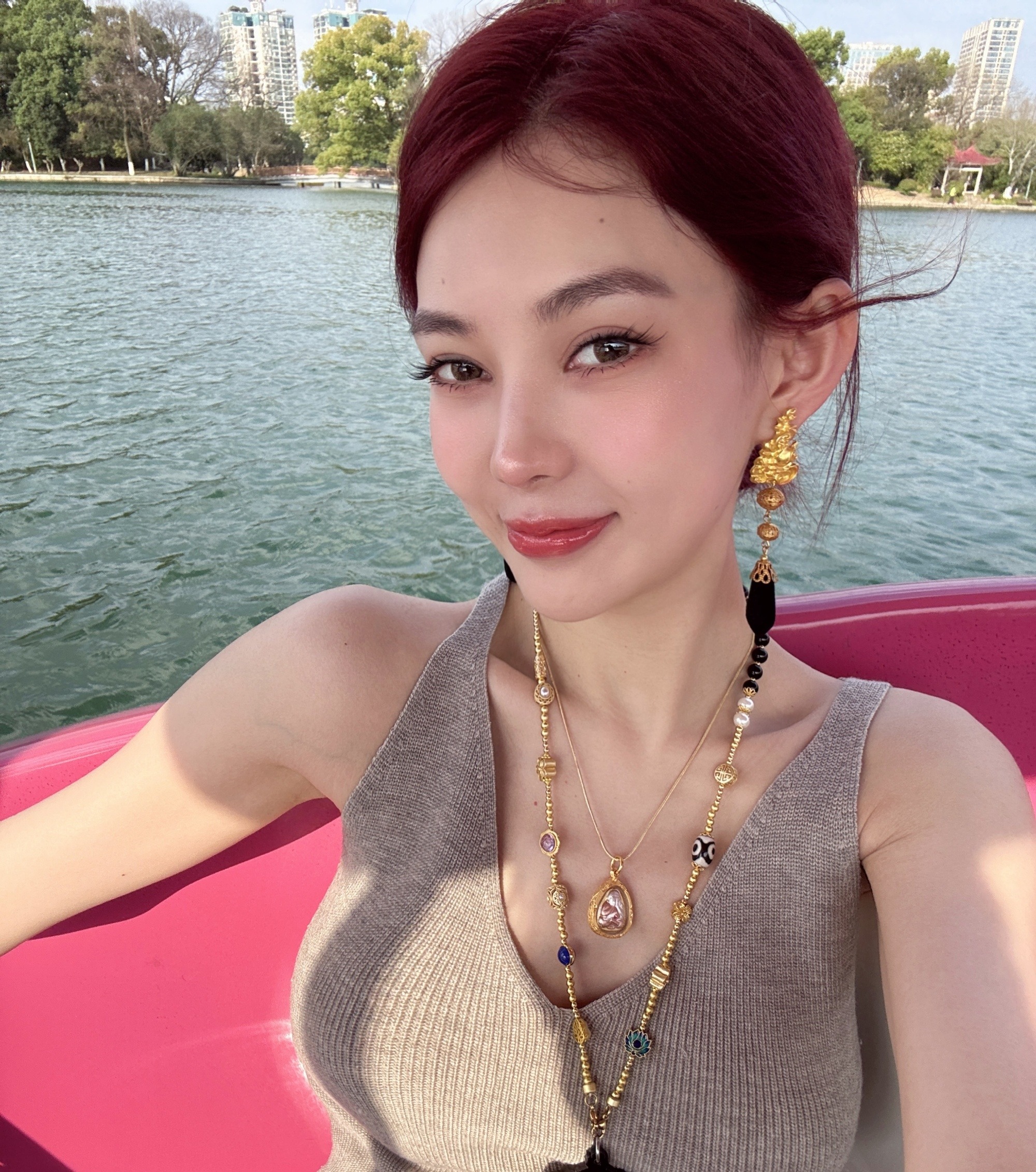 Sao nữ 9X bị bắt vì bán thuốc giảm cân chứa chất cấm: 