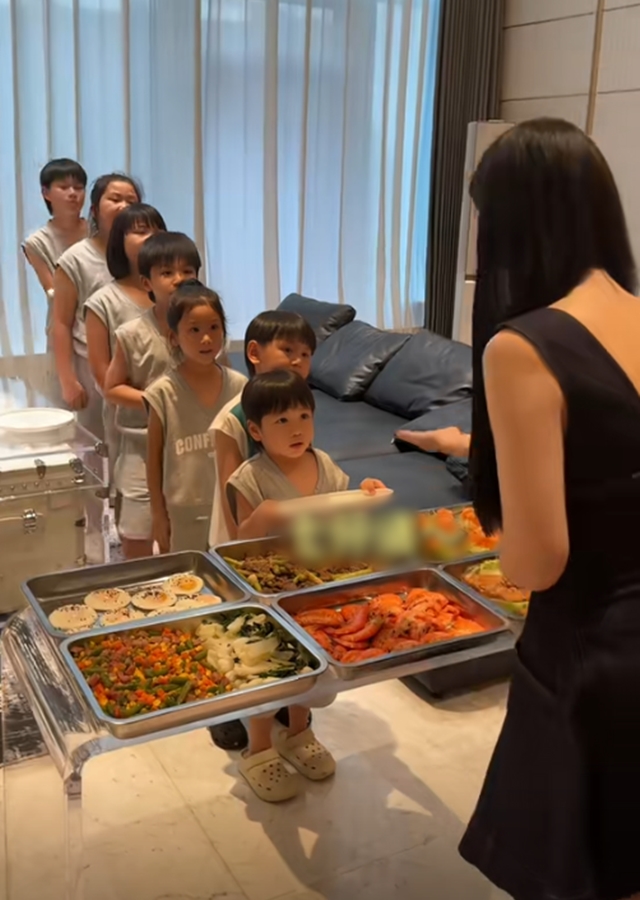 Chi phí nuôi con của hot mom 31 tuổi sinh 7 đứa trong 8 năm- Ảnh 5.