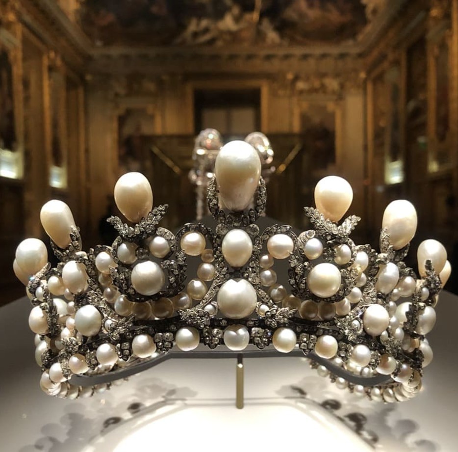 8 báu vật ở bảo tàng Louvre vừa bị trộm đi giữa ban ngày “như trong phim Hollywood"- Ảnh 3.