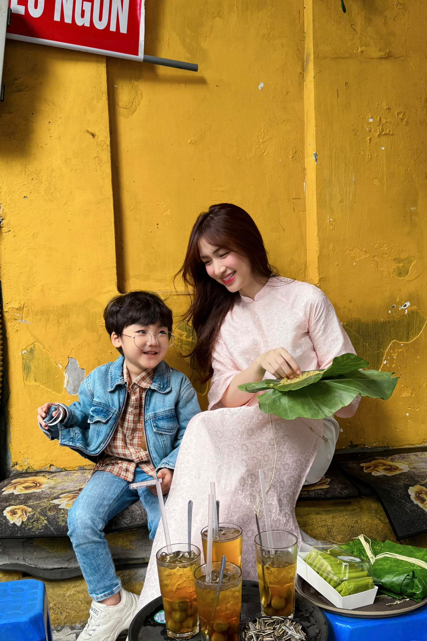 Lịm tim vì bé Bo quá đáng yêu: Vừa vào lớp 1 đã tự viết thiệp tặng mẹ Hòa Minzy nhân ngày 20/10- Ảnh 4.