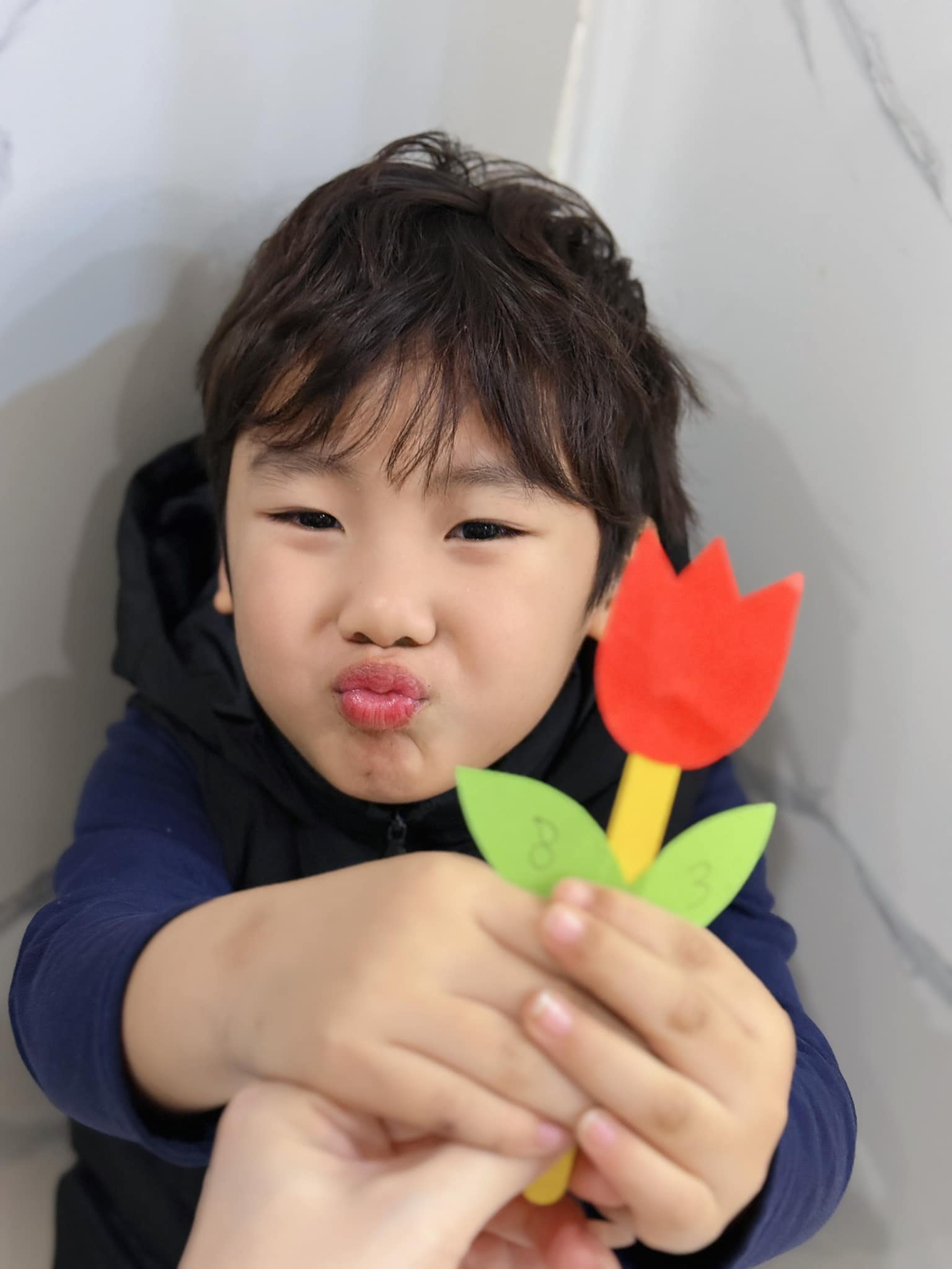 Lịm tim vì bé Bo quá đáng yêu: Vừa vào lớp 1 đã tự viết thiệp tặng mẹ Hòa Minzy nhân ngày 20/10- Ảnh 5.