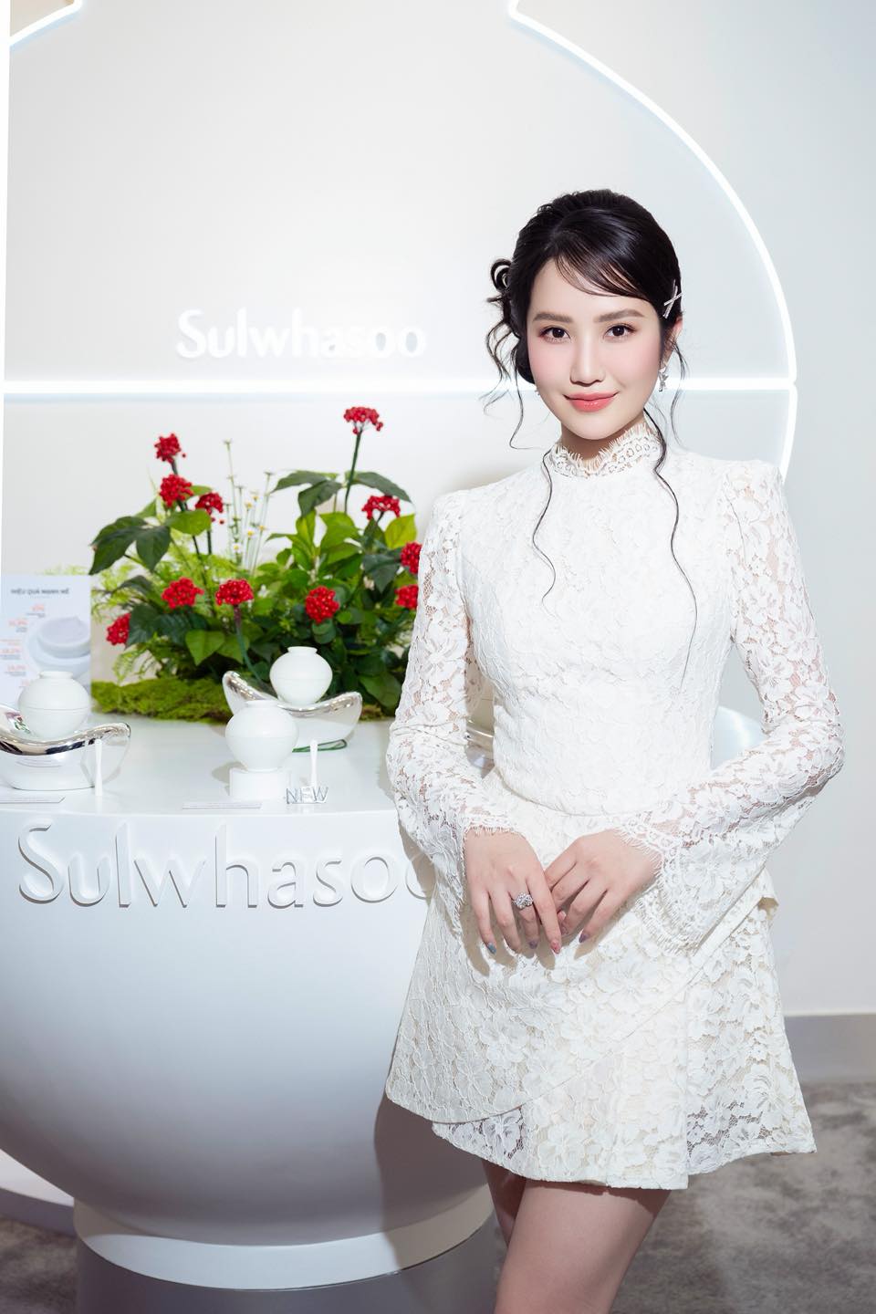 Nhan sắc bà xã Phan Thành trong lễ cưới của em chồng thiếu gia và tiểu thư nghìn tỷ- Ảnh 4.