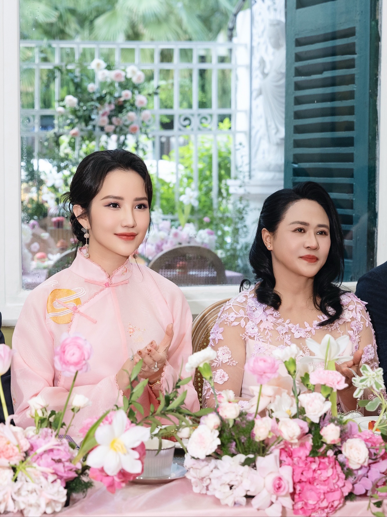Nhan sắc bà xã Phan Thành trong lễ cưới của em chồng thiếu gia và tiểu thư nghìn tỷ- Ảnh 2.