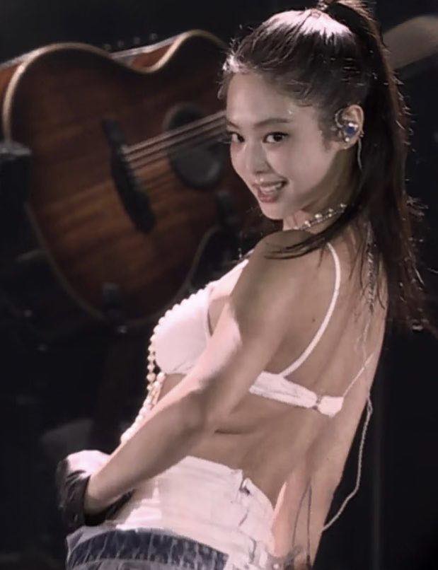 Jennie (BLACKPINK) mặc phản cảm nhảy trước 50 nghìn người- Ảnh 7.