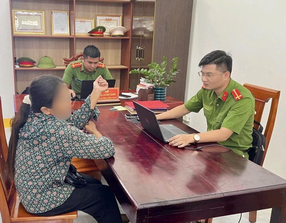 Sau cuộc gọi từ SĐT 0528.015.229, tài khoản Vietcombank của người phụ nữ 48 tuổi không thể truy cập: Gần 400 triệu đồng bị công an phong tỏa- Ảnh 1.