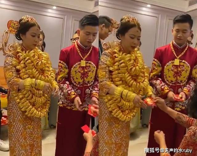 Đeo cả trăm cây vàng trên người, vali của hồi môn cũng đựng kín, cô dâu mệt mỏi cho biết: “Đeo nhiều cũng nặng thật!”- Ảnh 1.