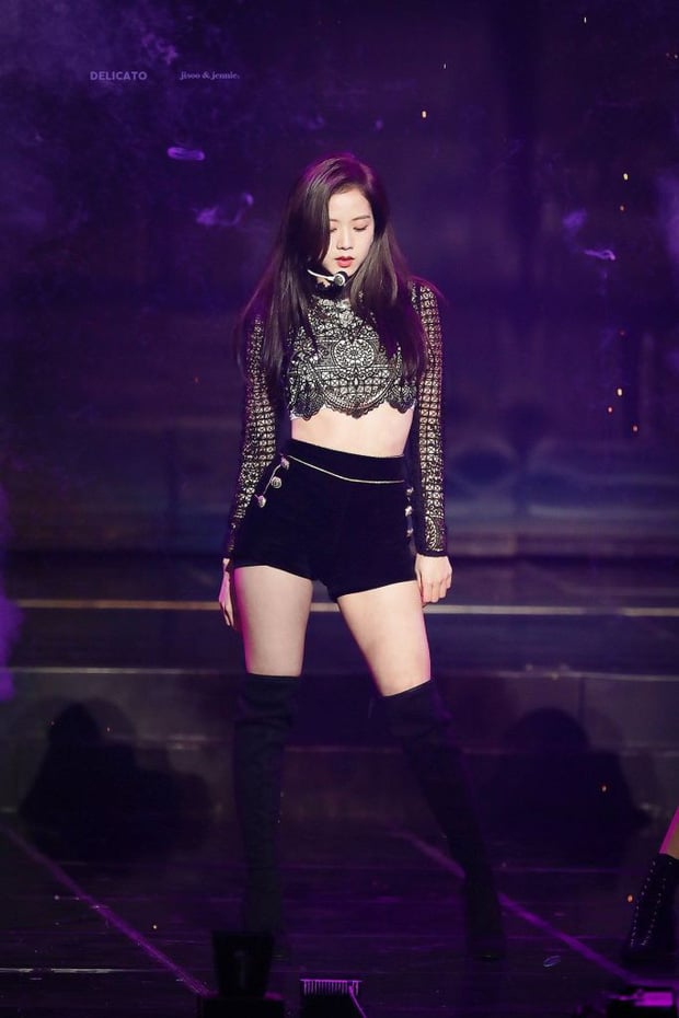 Jisoo lộ bụng mỡ nhưng visual vẫn quá đỉnh!- Ảnh 10.