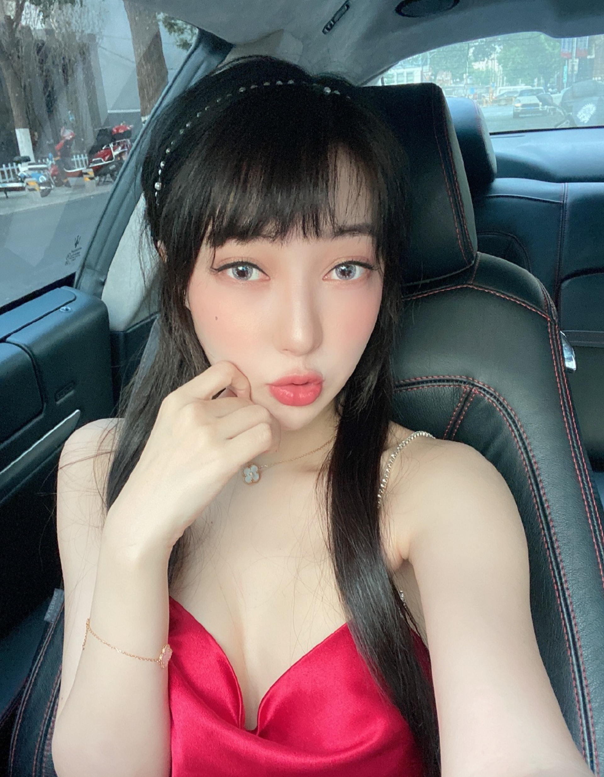Sao nữ 9X bị bắt vì bán thuốc giảm cân chứa chất cấm: 