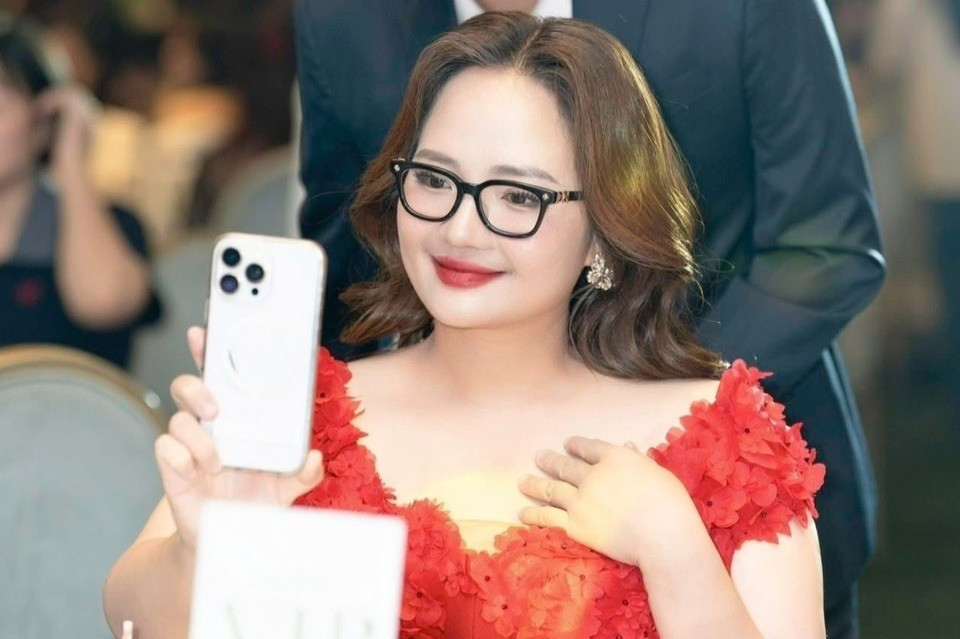 Cái bẫy phía sau lối sống phô trương tiền bạc nhìn từ Hoàng Hường, Ngân 98- Ảnh 2.