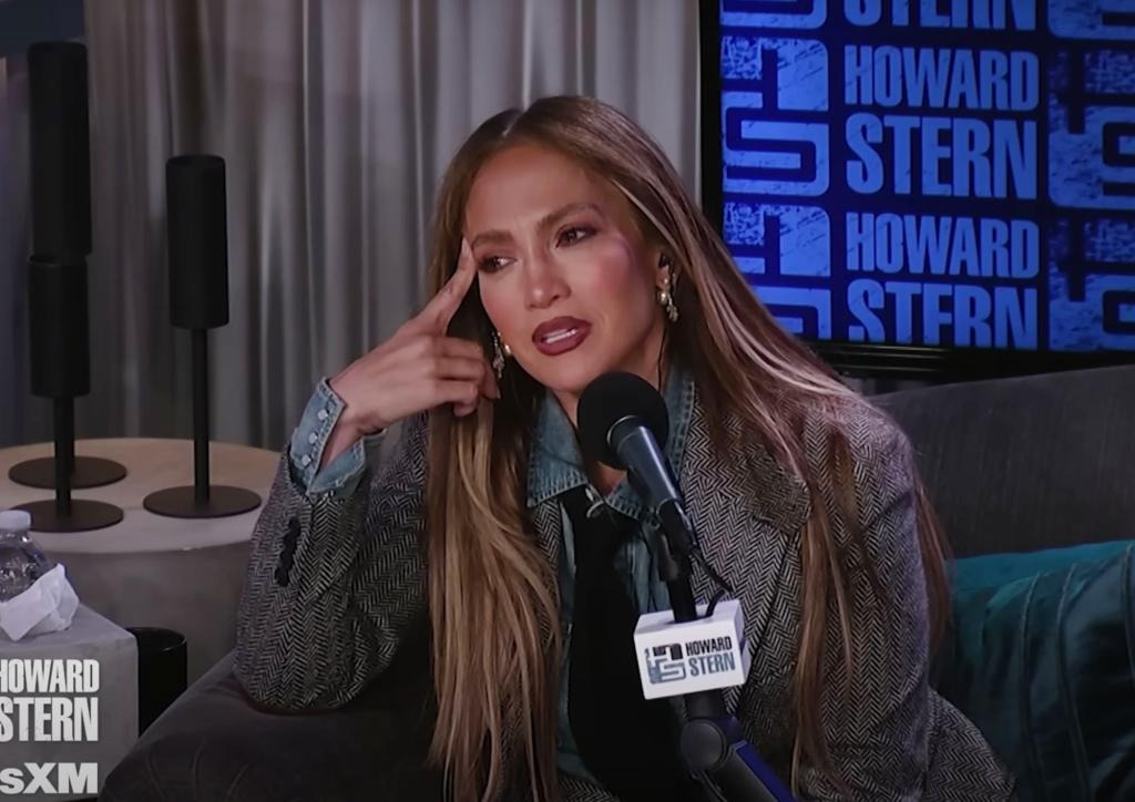 Chồng cũ tố Jennifer Lopez ngoại tình với 