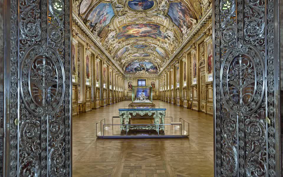 8 báu vật ở bảo tàng Louvre vừa bị trộm đi giữa ban ngày “như trong phim Hollywood"- Ảnh 1.