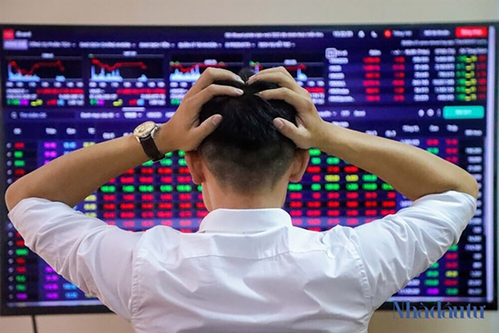 Nhà đầu tư nên làm gì sau phiên chứng khoán lao dốc mạnh nhất lịch sử?- Ảnh 1.