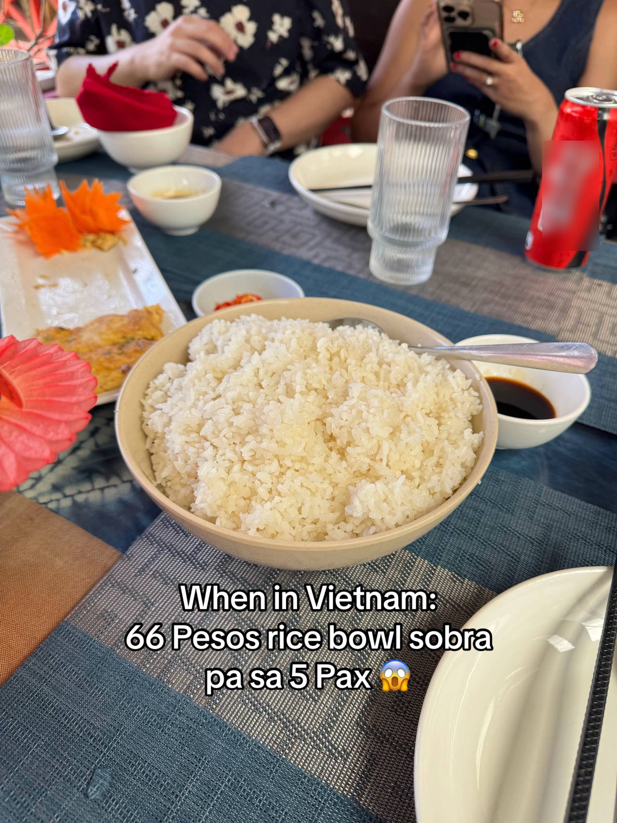 Du khách Philippines "sốc" trước bát cơm ở Việt Nam- Ảnh 1.