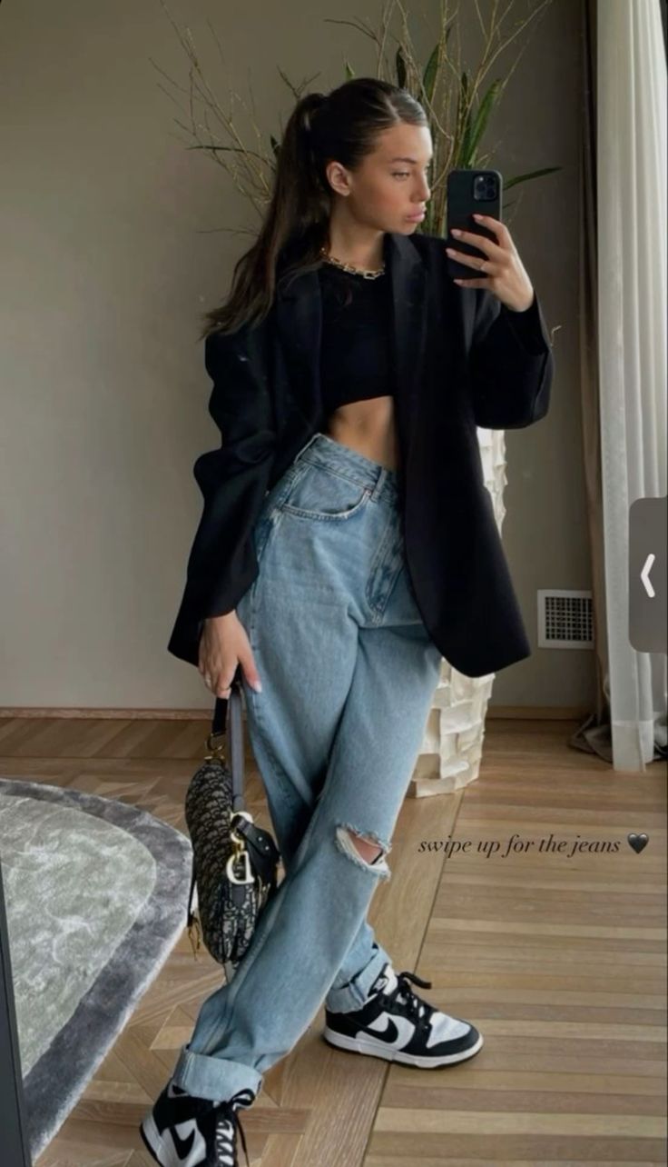 3 kiểu quần jeans mấy nàng sau 30 nên tránh nếu muốn mặc dễ đẹp và tôn dáng- Ảnh 4.