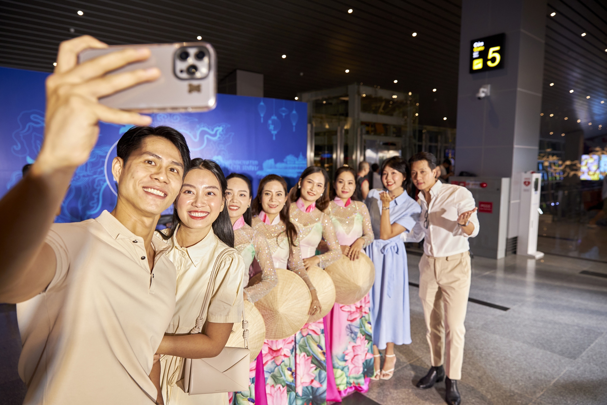 Sân bay Việt Nam bất ngờ thành điểm chụp ảnh yêu thích của nhiều người nổi tiếng Hàn Quốc- Ảnh 8.