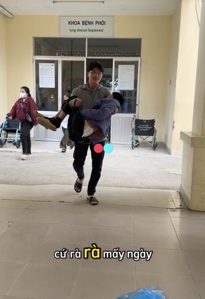 Cháu trai gen Z bỏ việc về quê chăm bà bệnh nặng khiến người dùng TikTok rơi lệ- Ảnh 7.