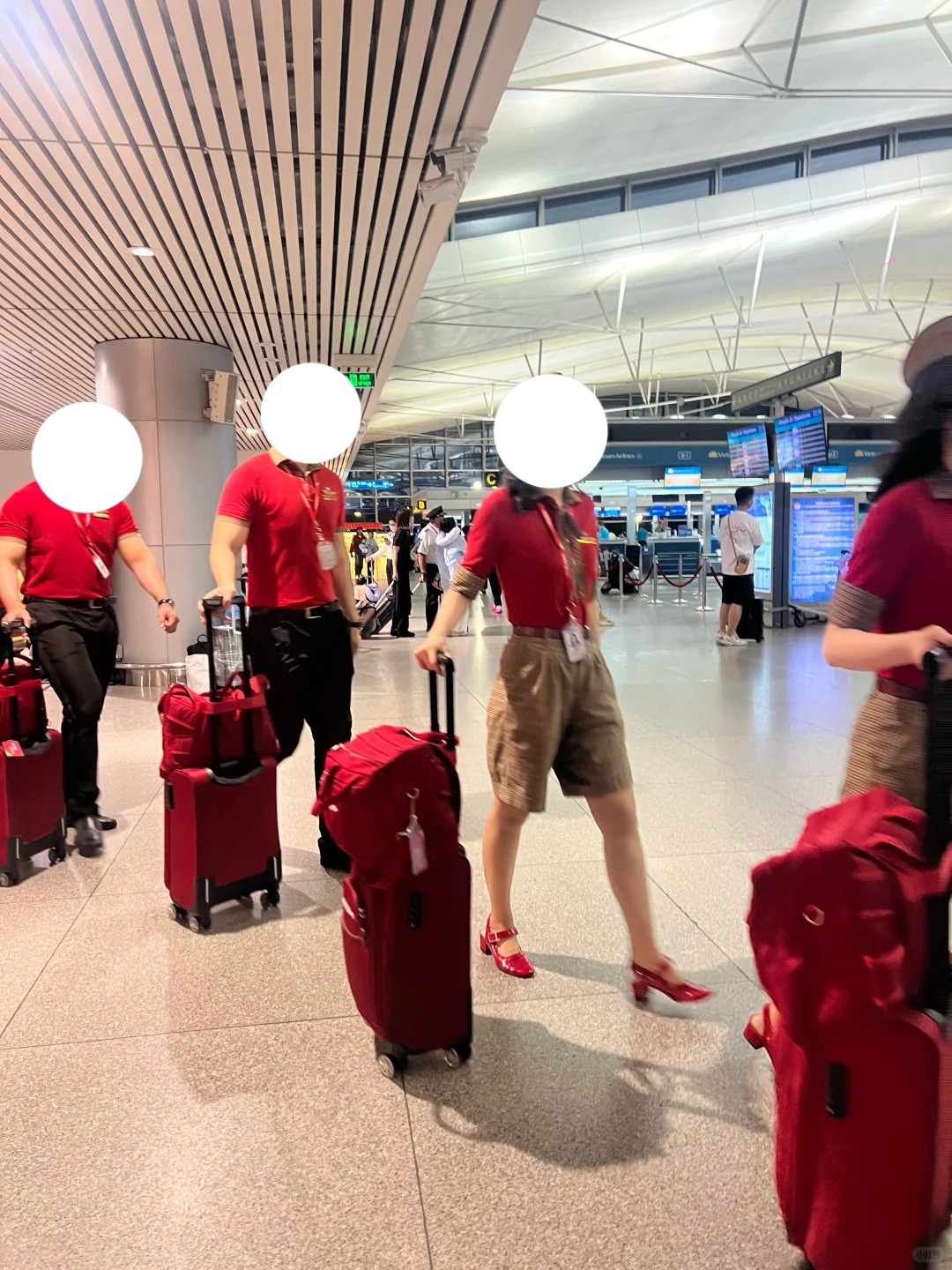 Đồng phục Vietjet Air được dân quốc tế khen nức nở vì đẹp- Ảnh 1.