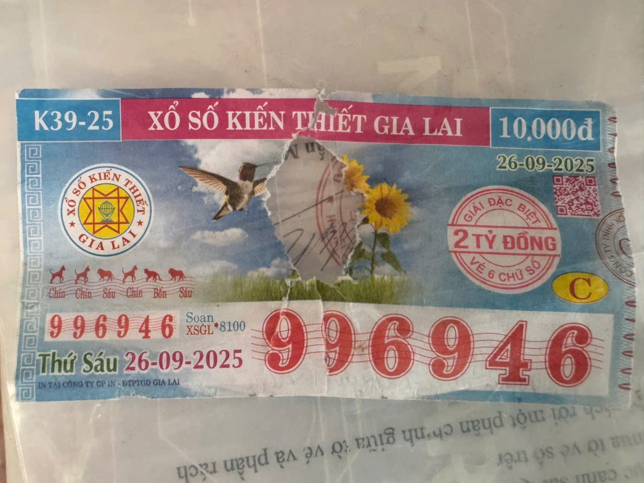 Vụ vé số trúng 2 tỷ đồng bị từ chối trả thưởng: Đã chuyển công an giám định- Ảnh 3.