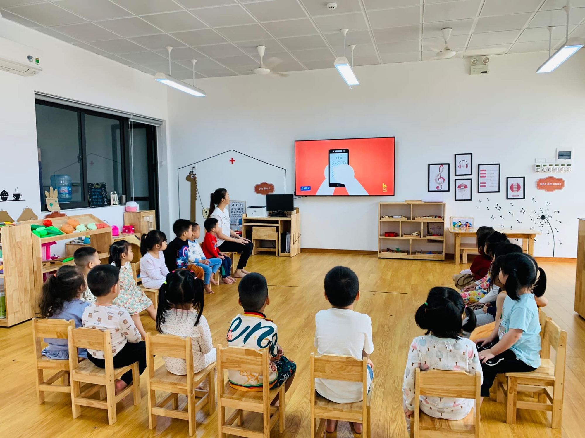 Khu đông dân nhất Hà Nội có 1 trường mầm non, phụ huynh nhìn khoảng sân thôi đã thích mê: Các con tha hồ vui chơi, chạy nhảy!- Ảnh 6.