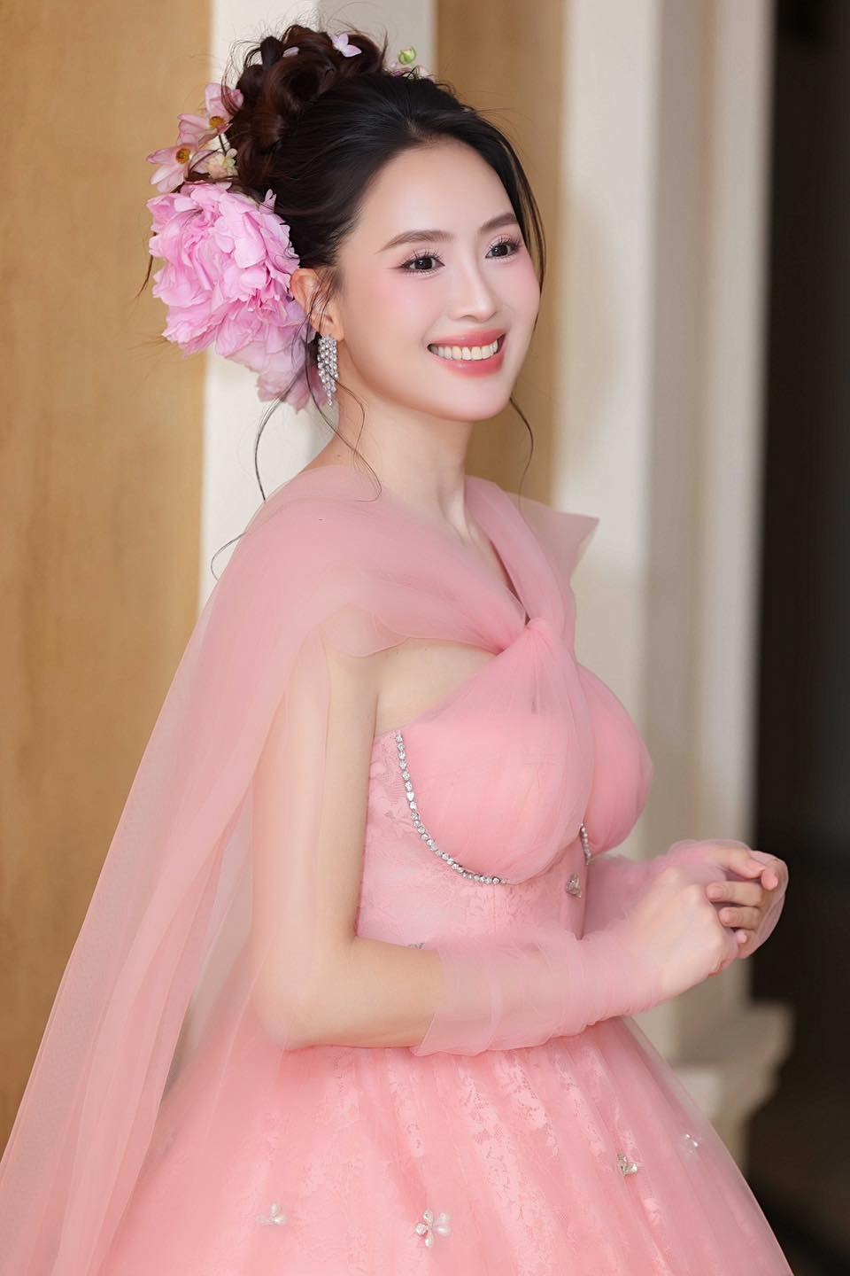 Nữ thần phim giờ vàng VTV: U45 đã 2 lần sinh nở, nhan sắc lẫn style vẫn đẹp như nắng chiếu qua tim- Ảnh 1.