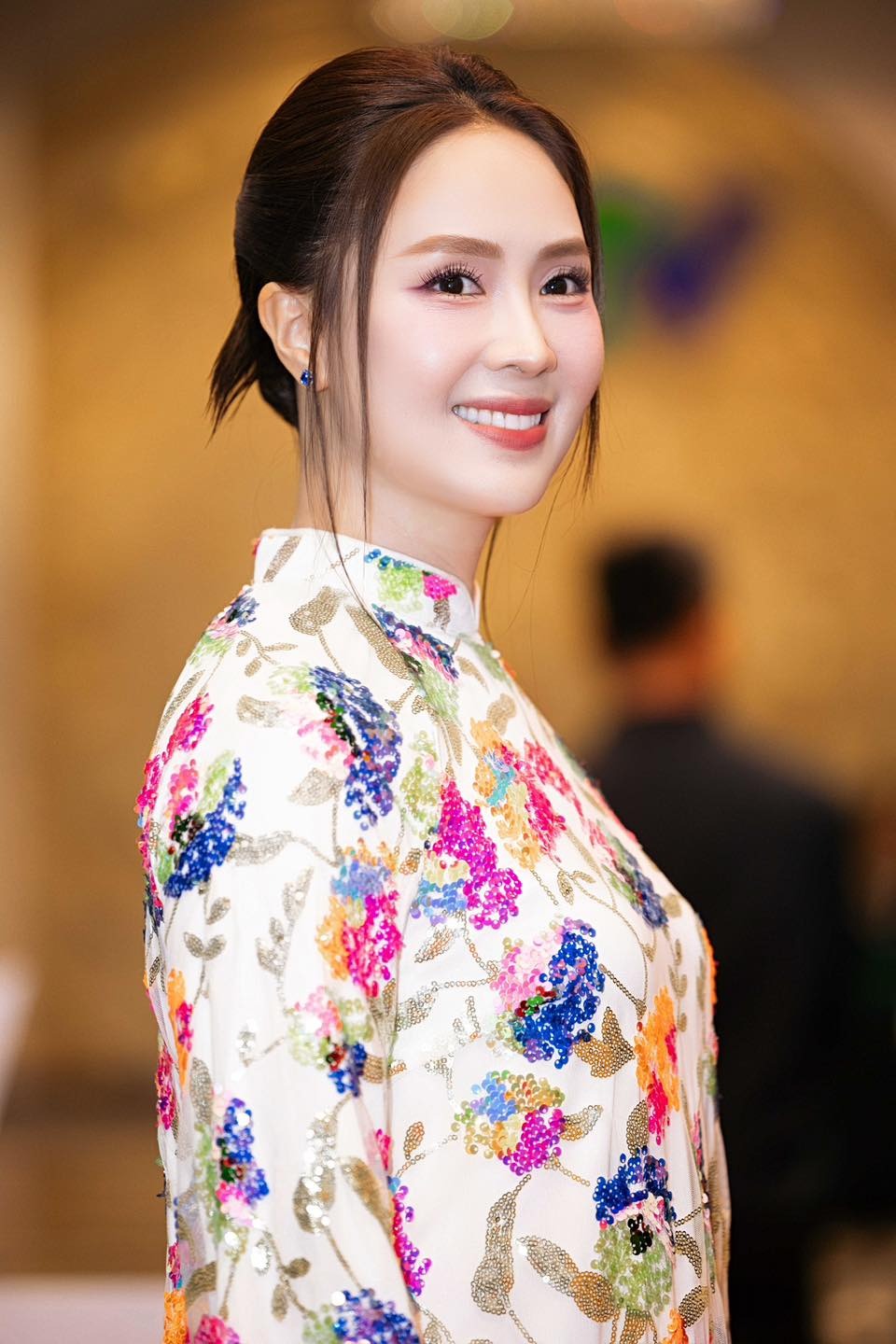 Nữ thần phim giờ vàng VTV: U45 đã 2 lần sinh nở, nhan sắc lẫn style vẫn đẹp như nắng chiếu qua tim- Ảnh 2.