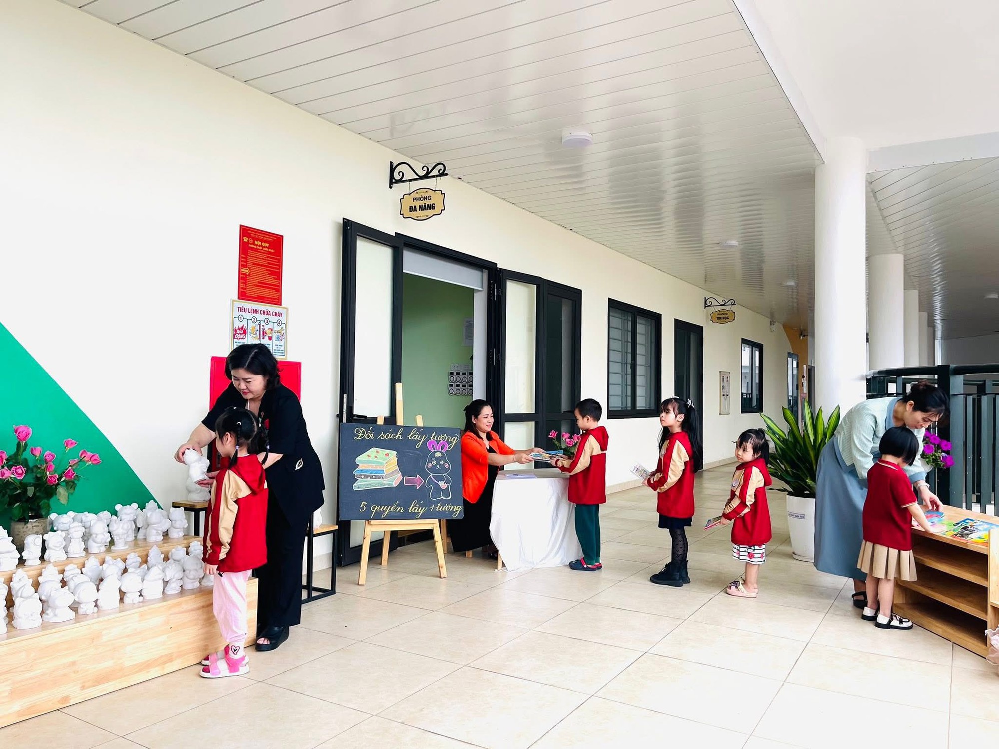 Khu đông dân nhất Hà Nội có 1 trường mầm non, phụ huynh nhìn khoảng sân thôi đã thích mê: Các con tha hồ vui chơi, chạy nhảy!- Ảnh 5.
