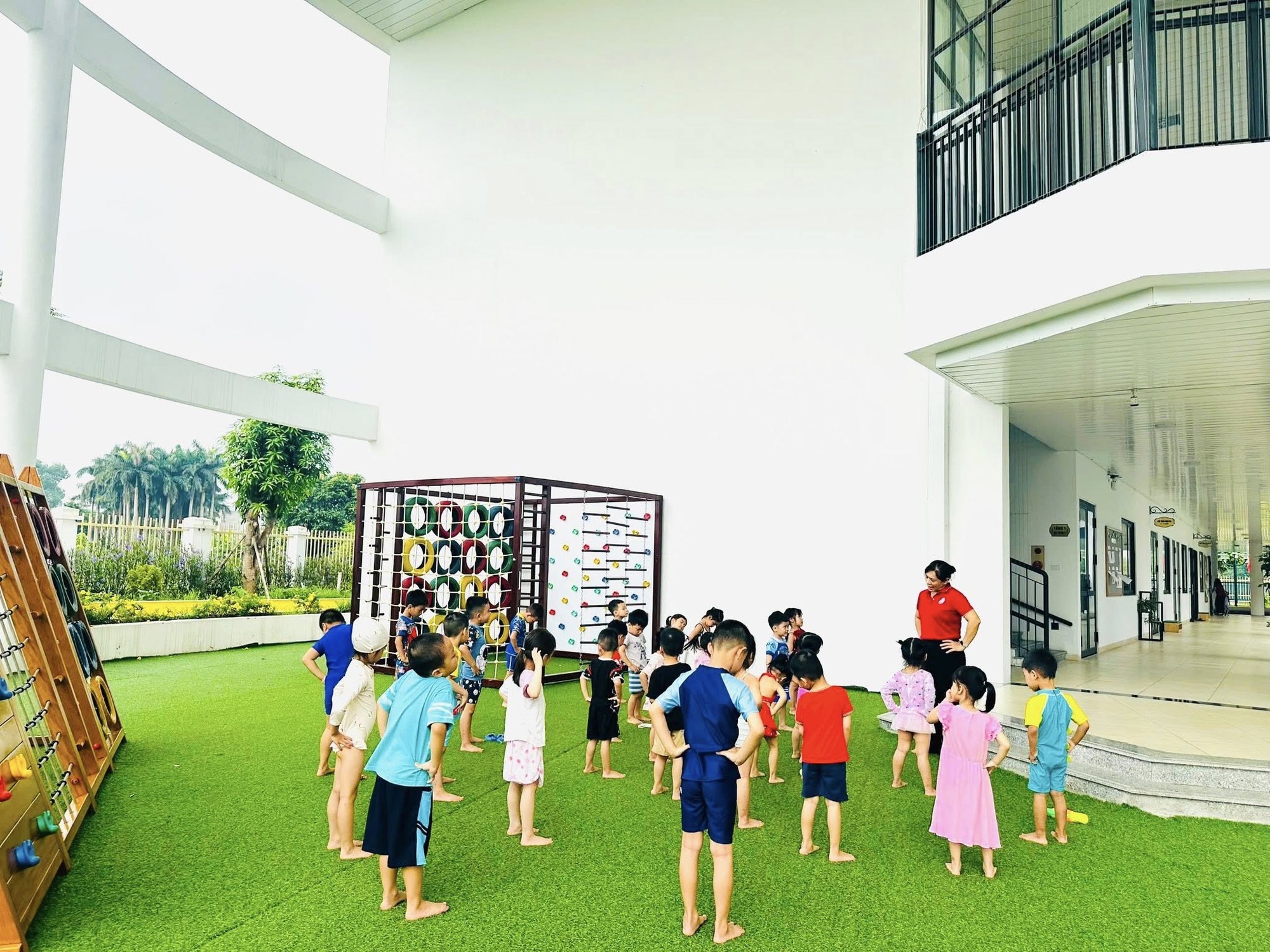 Khu đông dân nhất Hà Nội có 1 trường mầm non, phụ huynh nhìn khoảng sân thôi đã thích mê: Các con tha hồ vui chơi, chạy nhảy!- Ảnh 7.