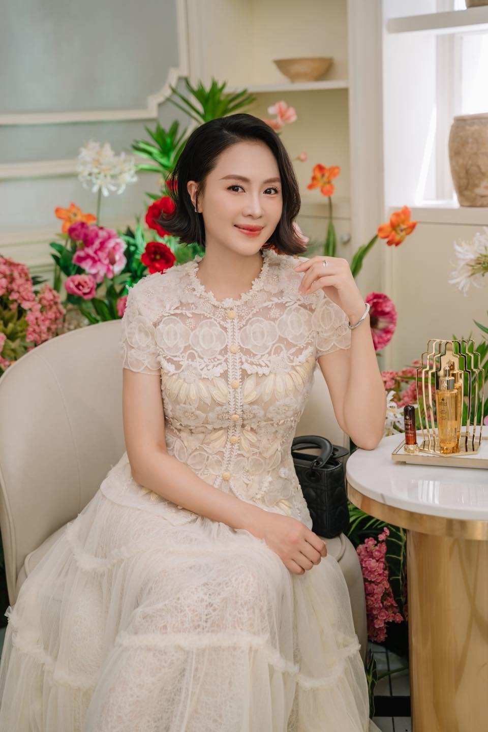 Nữ thần phim giờ vàng VTV: U45 đã 2 lần sinh nở, nhan sắc lẫn style vẫn đẹp như nắng chiếu qua tim- Ảnh 7.