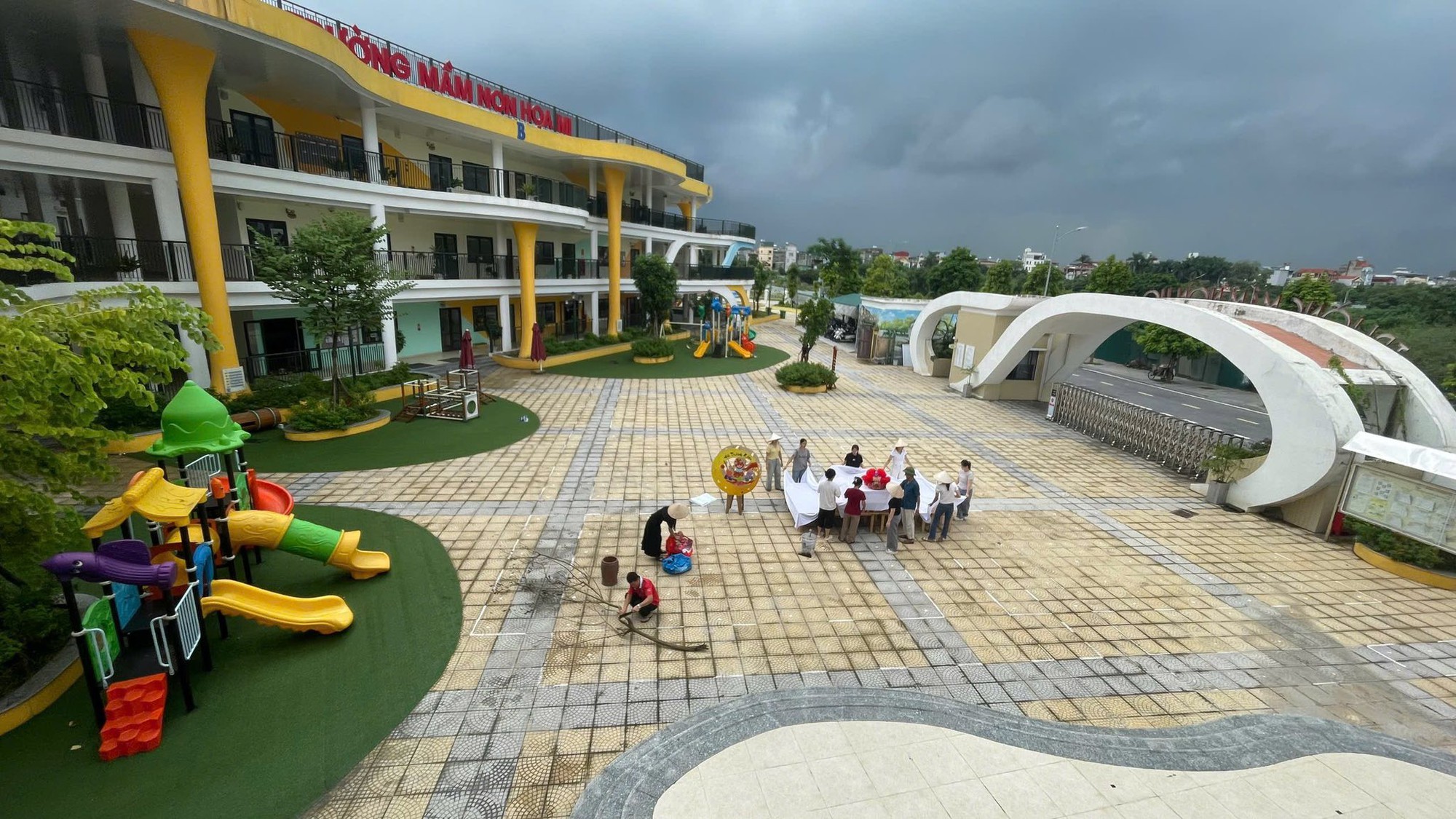 Khu đông dân nhất Hà Nội có 1 trường mầm non, phụ huynh nhìn khoảng sân thôi đã thích mê: Các con tha hồ vui chơi, chạy nhảy!- Ảnh 4.