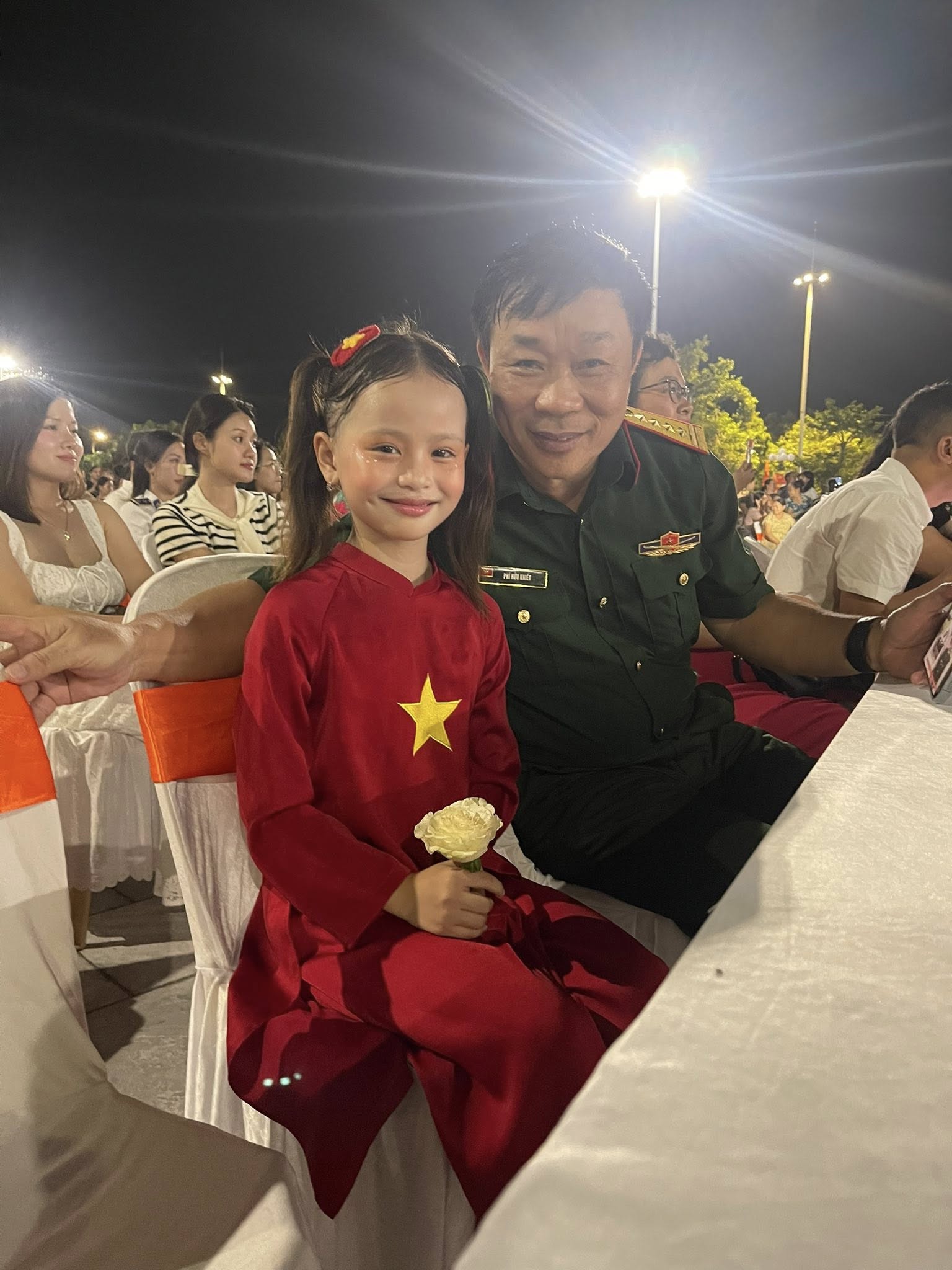 Bé gái 7 tuổi cực đắt show nhờ song ca với Mỹ Tâm tại Đại lễ 2/9- Ảnh 7.