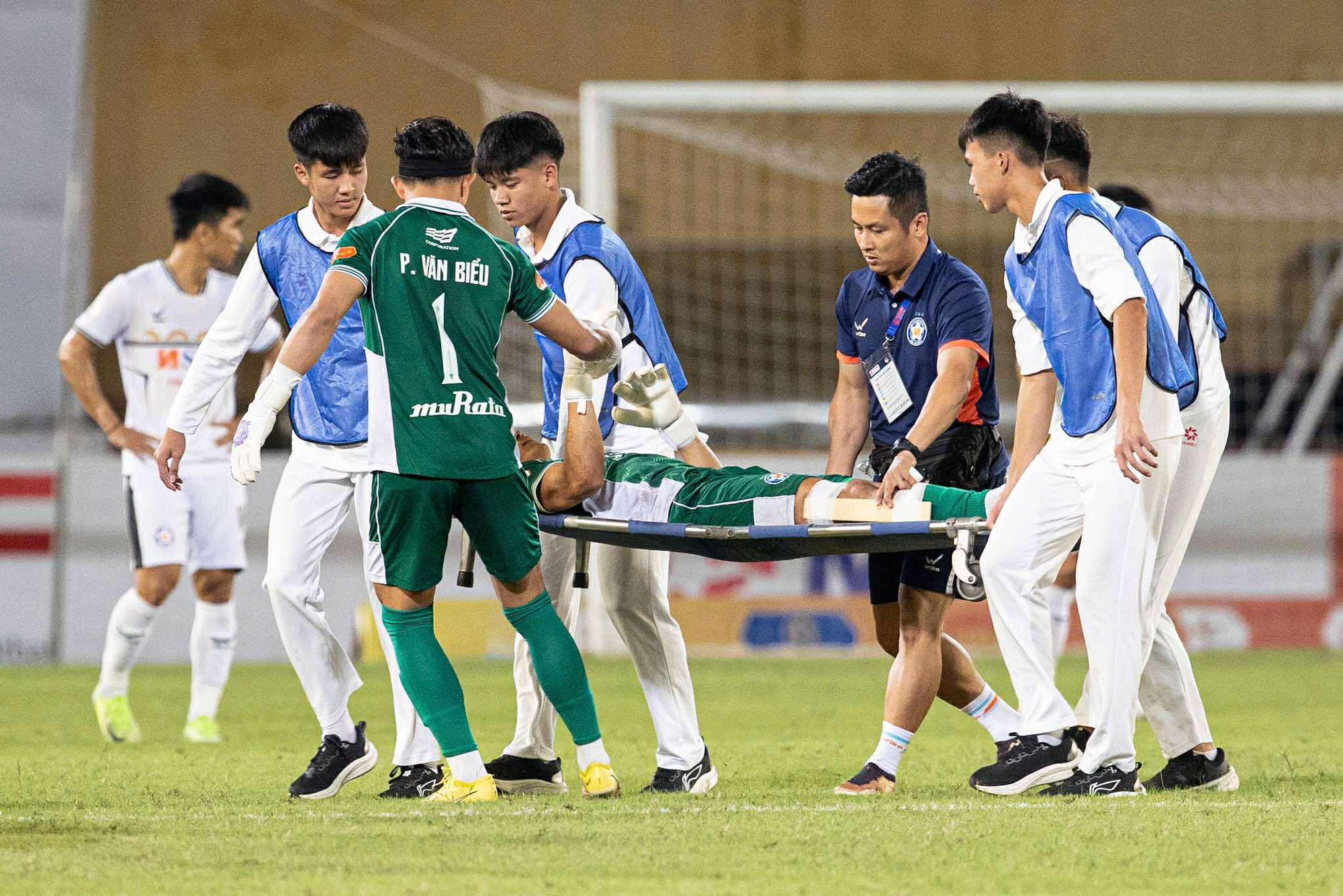 Bùi Tiến Dũng chấn thương nặng
