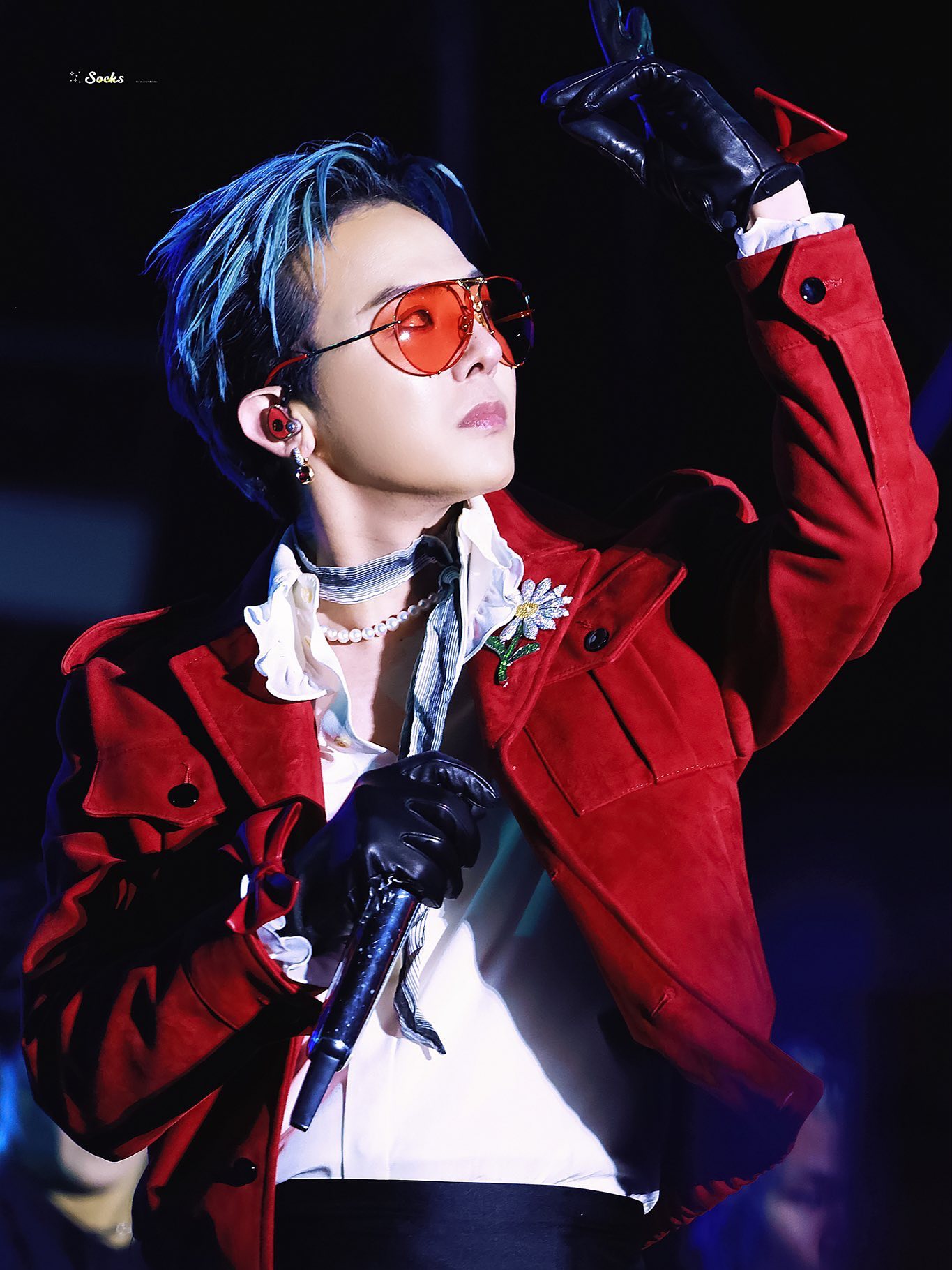 G-Dragon bị ném đồ trúng mặt- Ảnh 5.