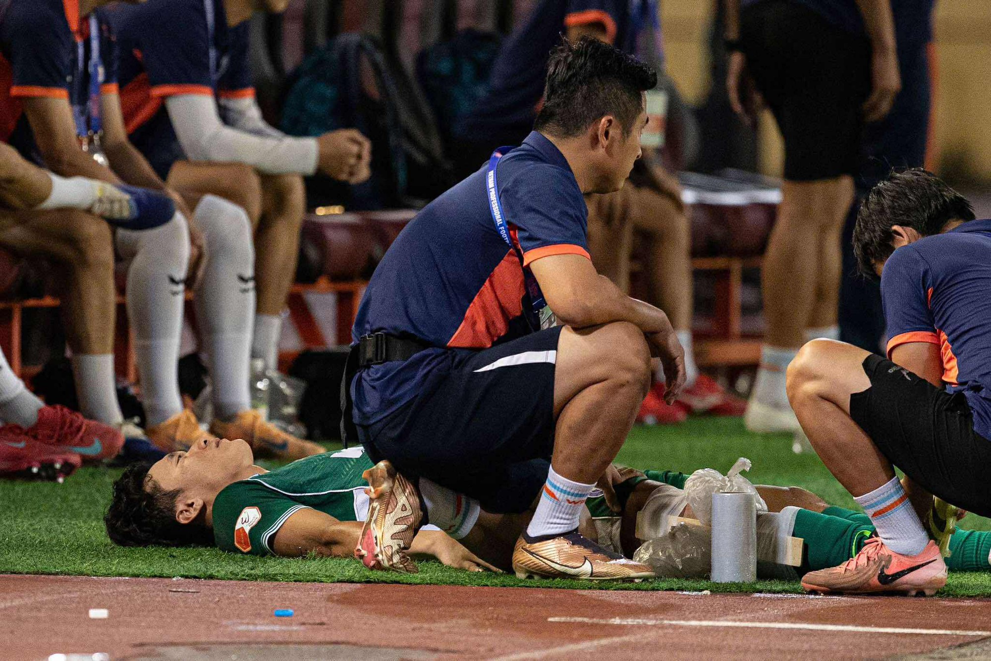 Bùi Tiến Dũng chấn thương nặng