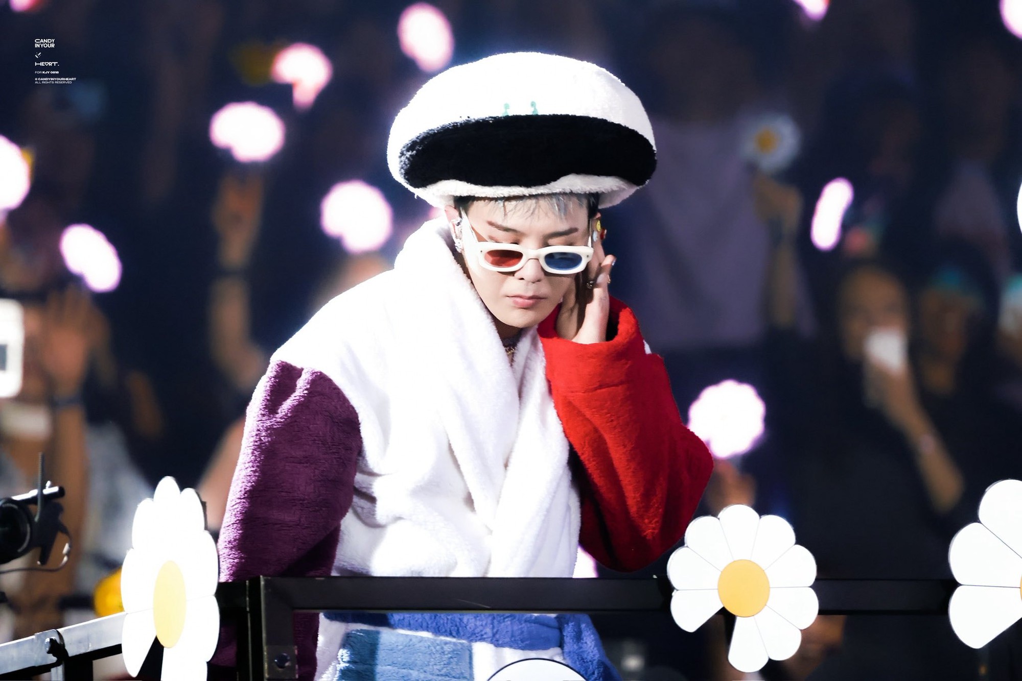 G-Dragon bị ném đồ trúng mặt- Ảnh 4.