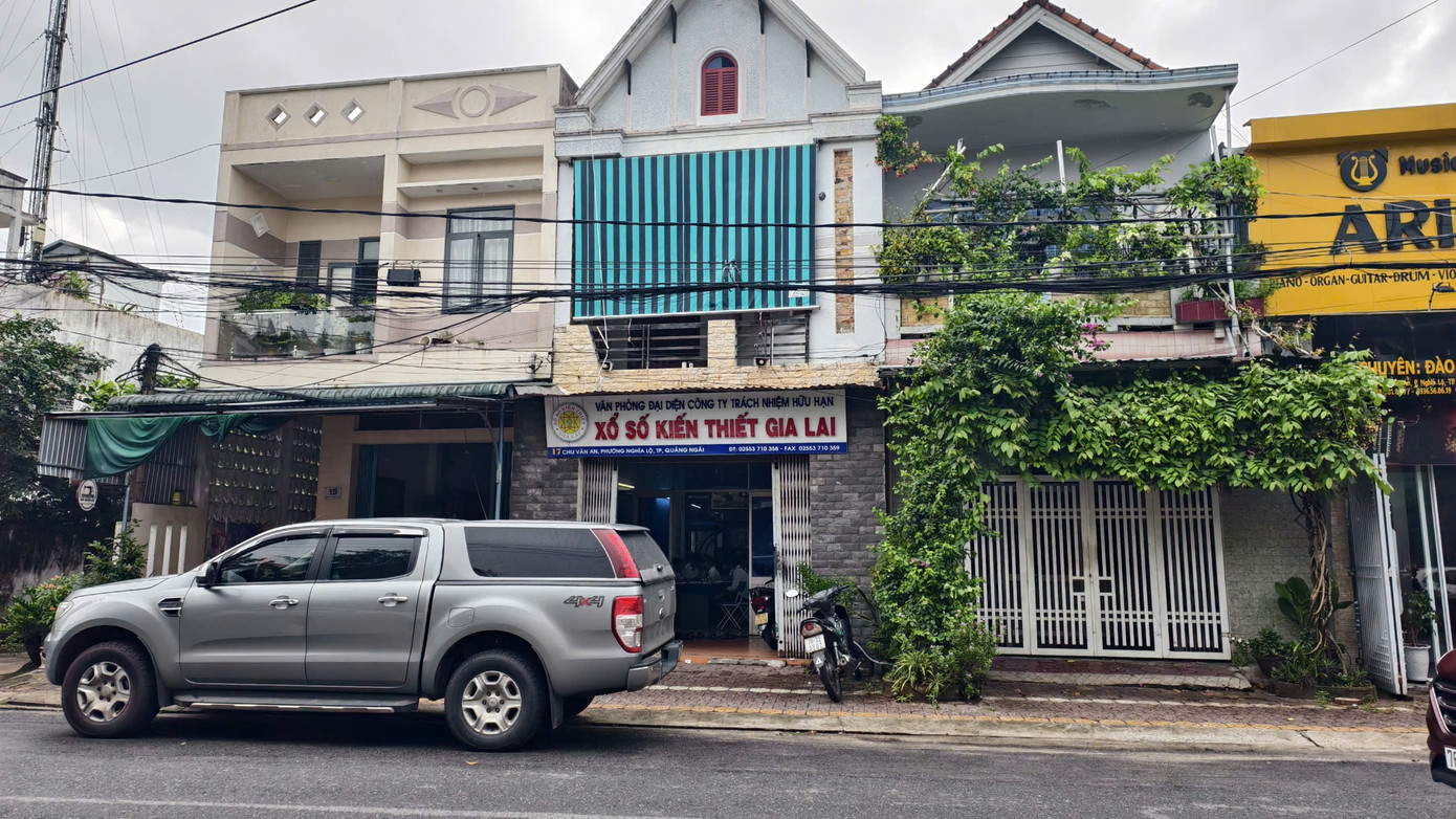 Vụ vé số trúng 2 tỷ đồng bị từ chối trả thưởng: Đã chuyển công an giám định- Ảnh 1.